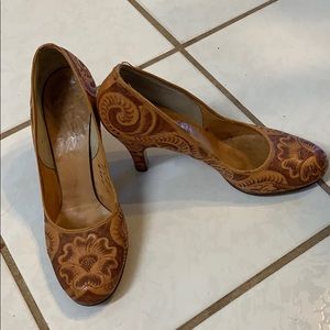 Vintage 1940’s tooled pumps